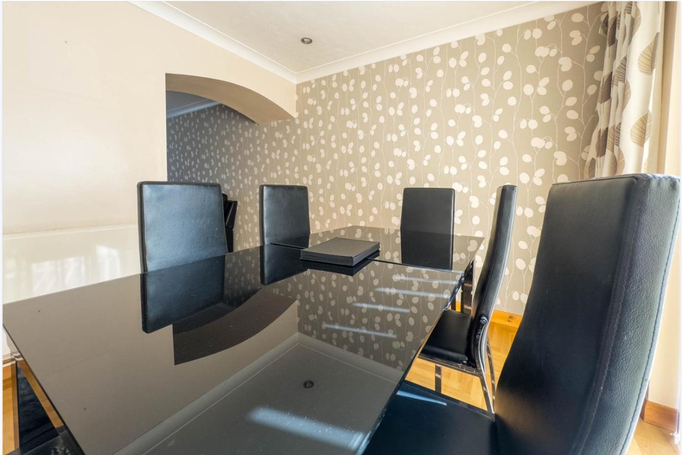 Morden Holiday Basildon  Esterno foto