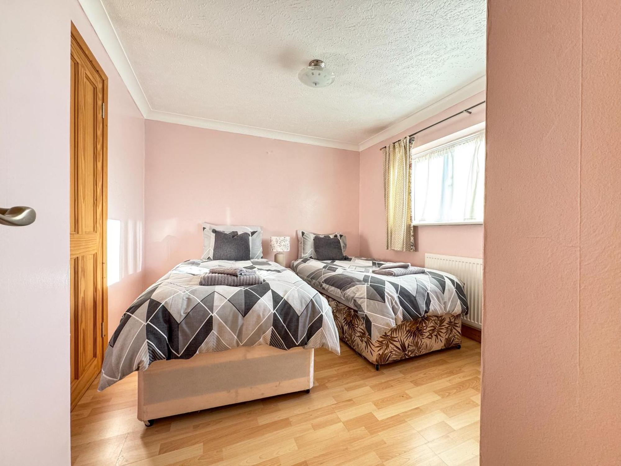 Morden Holiday Basildon  Esterno foto